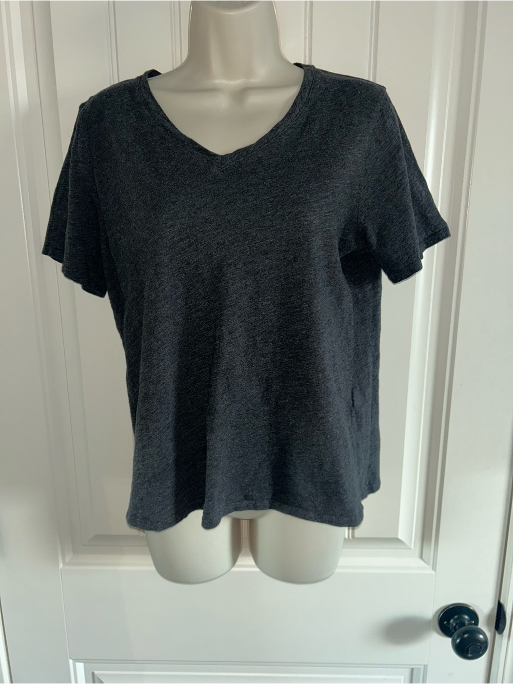 NEW Eileen Fisher Charcoal V-Neck Short Sleeve Tee 100% Organic Cotton Sz S